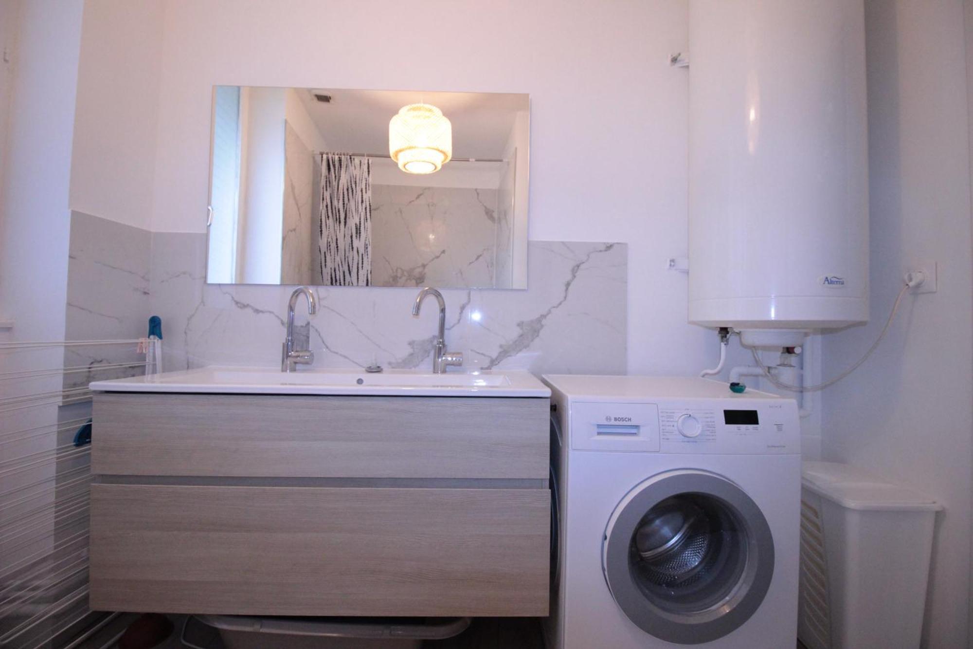 Logement Neuf "Meuse" - Hyper Centre - Parking Proche - Proche Gare - 4 Chambres - Terrasse Couverte - Wifi ! Gere Par Prestazen'Services Verdun Exterior foto