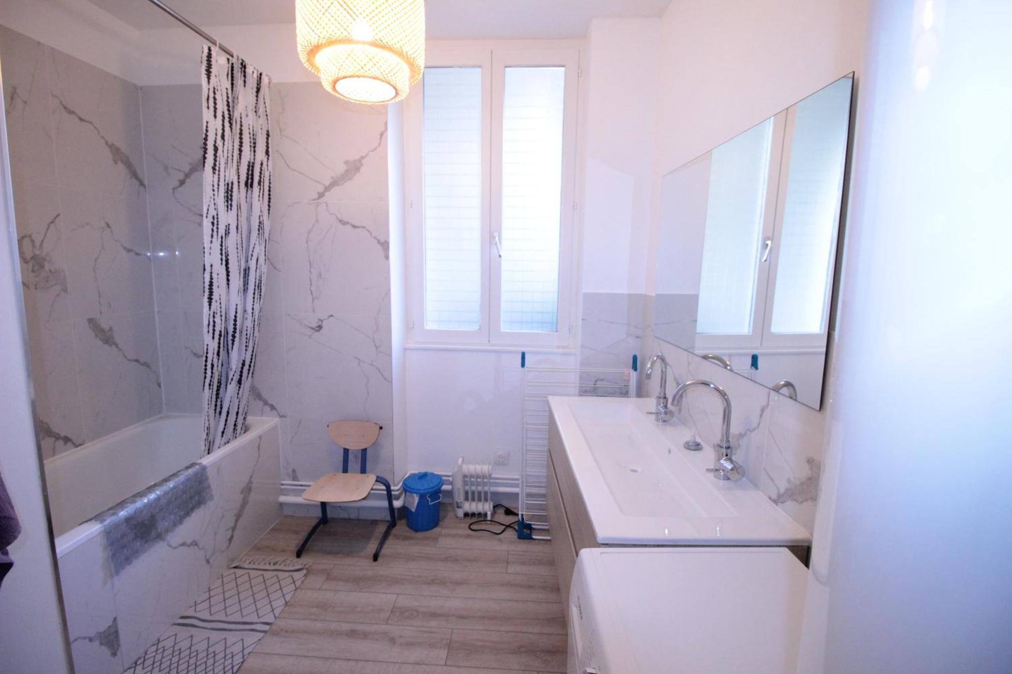 Logement Neuf "Meuse" - Hyper Centre - Parking Proche - Proche Gare - 4 Chambres - Terrasse Couverte - Wifi ! Gere Par Prestazen'Services Verdun Exterior foto
